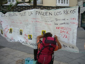 ¡No vamos a pagar su crisis! Mural en El Espolón