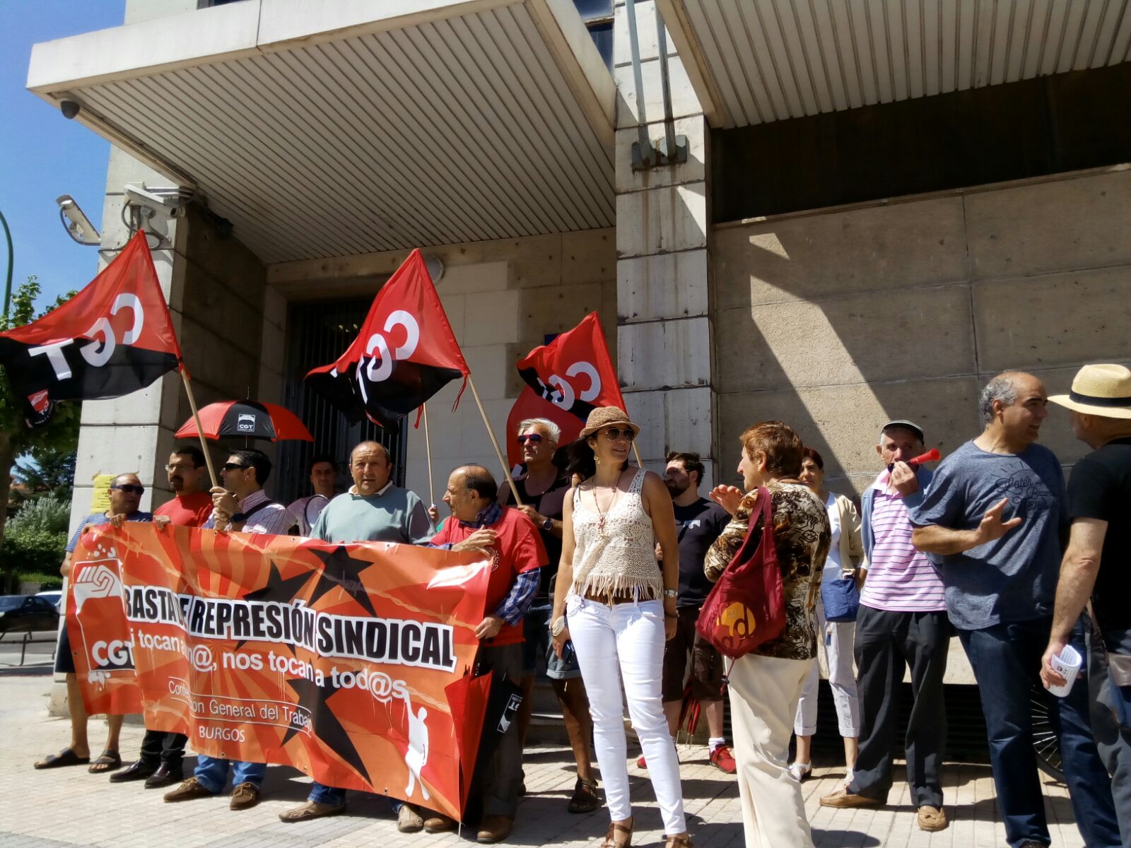 Concentración: Acción de solidaridad con l@s trabajadore@s de la empresa Atento