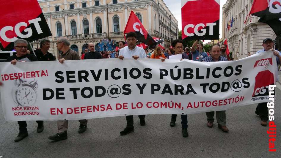 Cientos de personas se manifiestan en defensa de lo publico, de lo comun