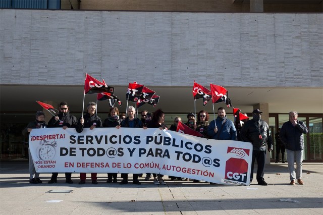 Movilización de CGT ante las cortes de Castilla y León